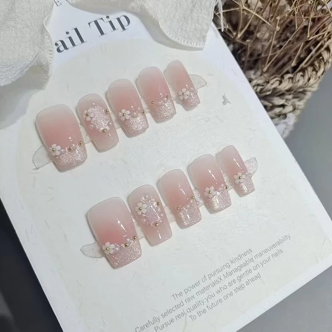 ציפורניים מלאכותיות קצרות קופין עם עיצוב פרחים ואבני חן, 10 יחידות