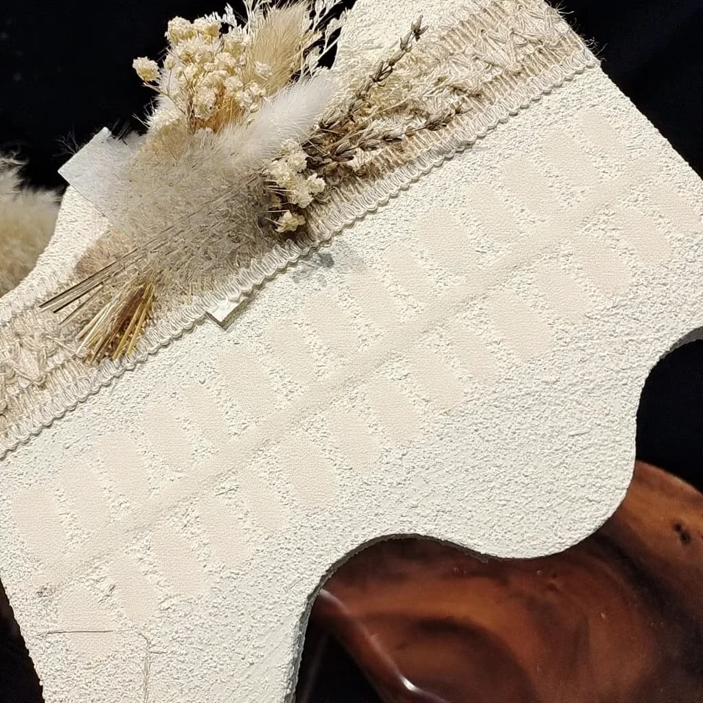 ציפורניים מלאכותיות קצרות מרובעות עם אפקט עין חתול וקצה צרפתי מנצנץ