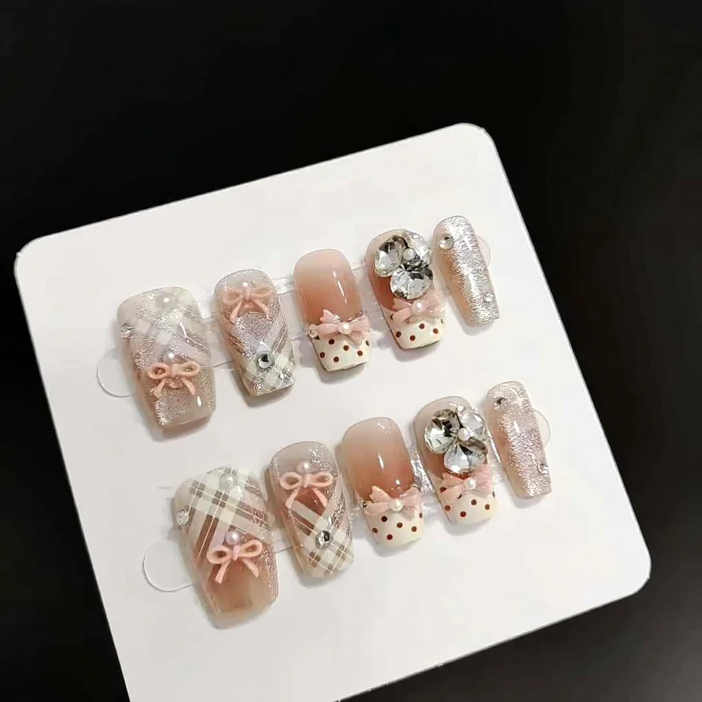 ציפורניים מלאכותיות Creamy Lily טיפ צרפתי Cat Eye קצר Coffin, 30 יחידות