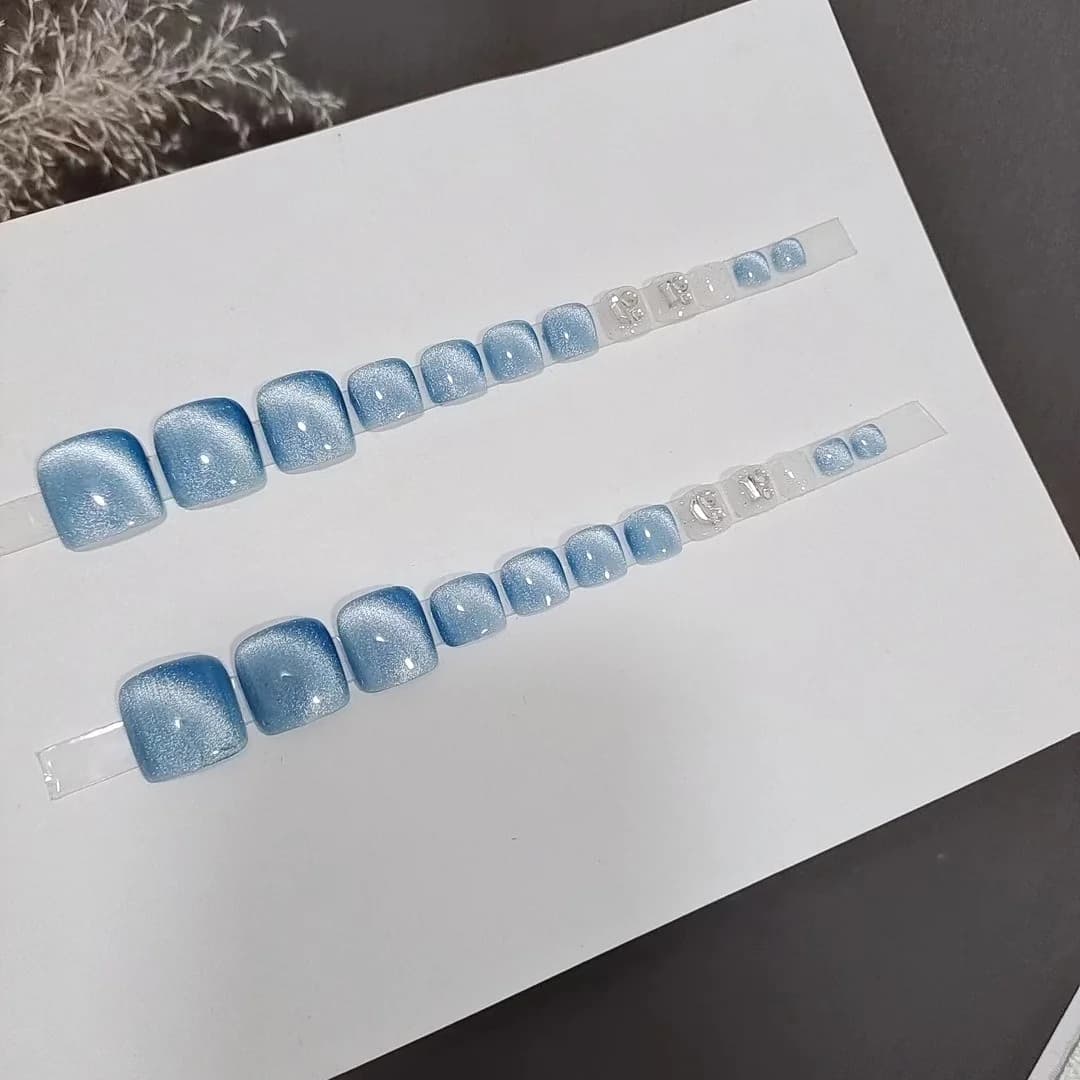 ציפורני רגליים מלאכותיות קצרות בסגנון עין החתול, כחול בהיר לקיץ