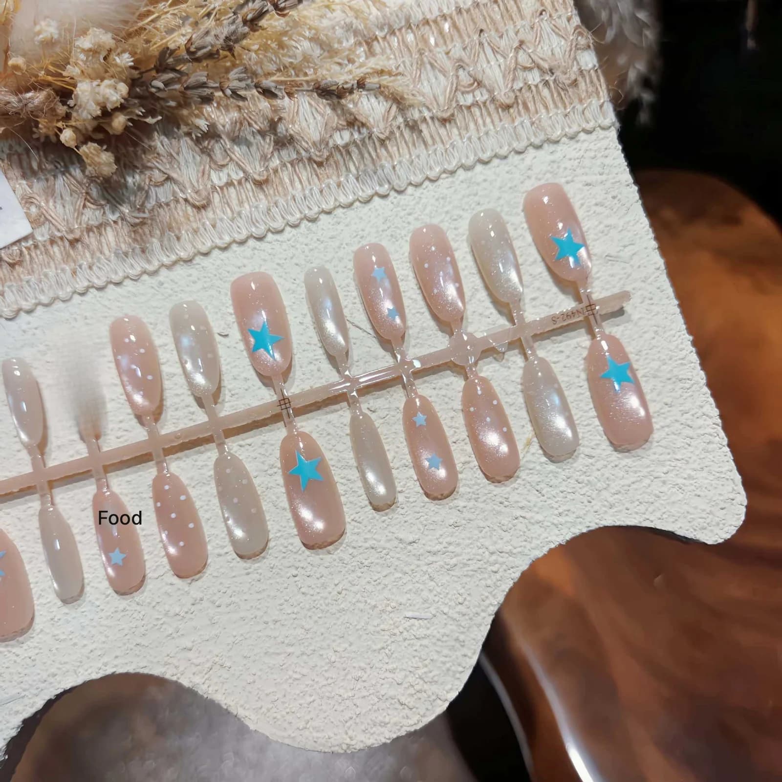 ציפורניים מלאכותיות Cat Eye בעיצוב כוכבים, גוון אפרסק בהיר, 30 יחידות