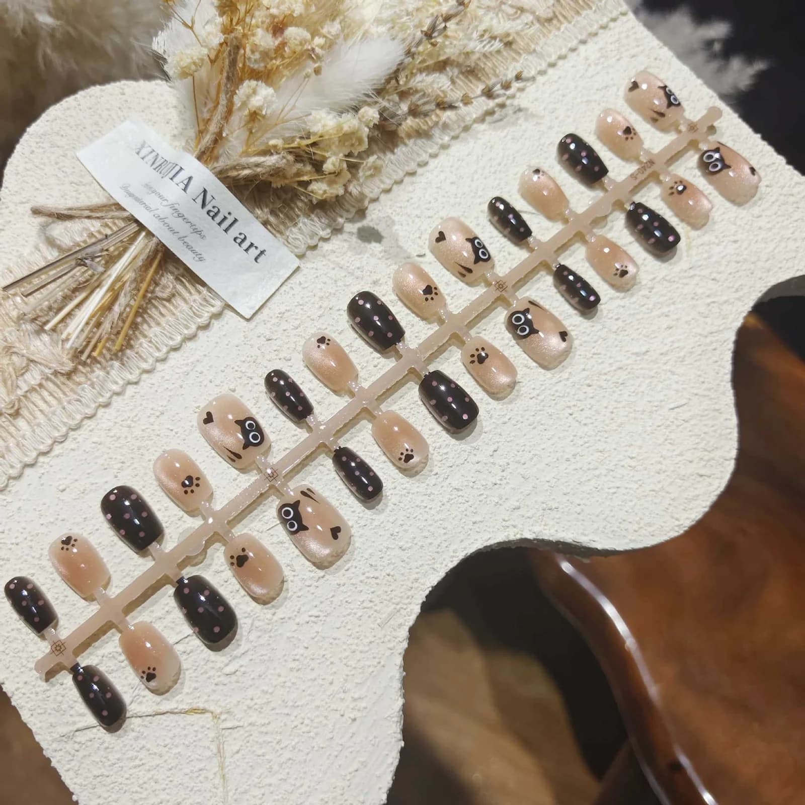 ציפורניים מלאכותיות מדבקות עין חתול שחורות, צורת בלרינה קצרה עם חרוזי זכוכית